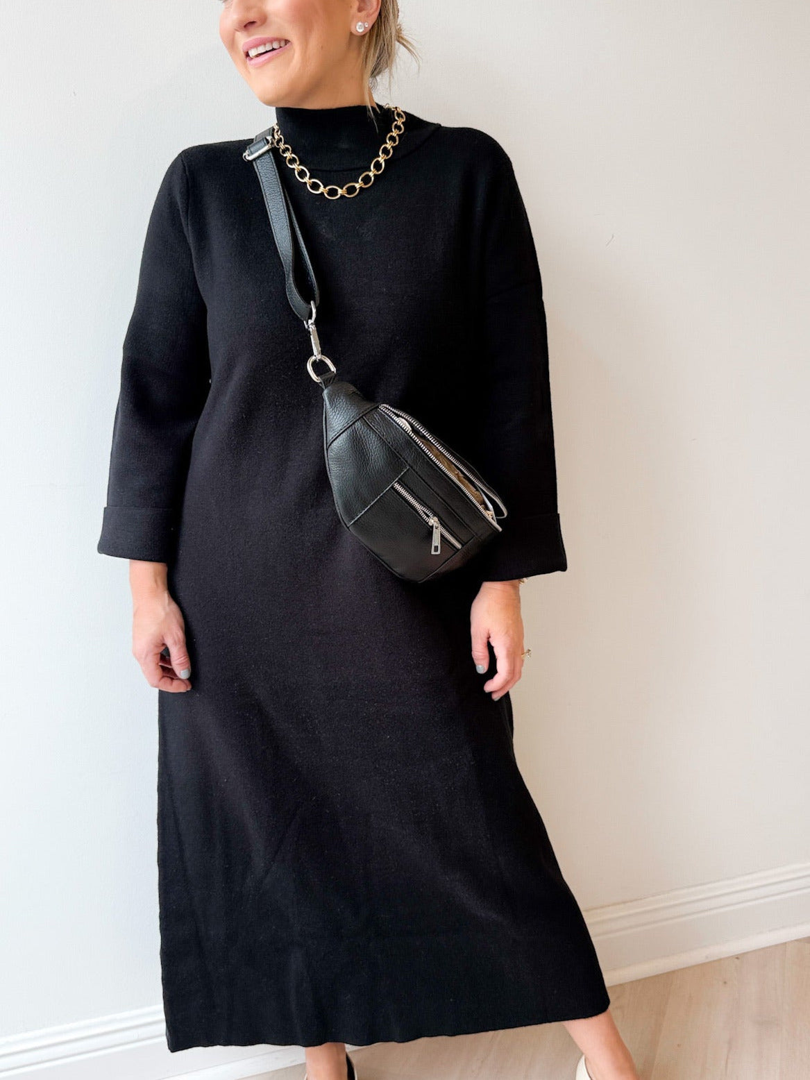 Leather Crossbody black o s