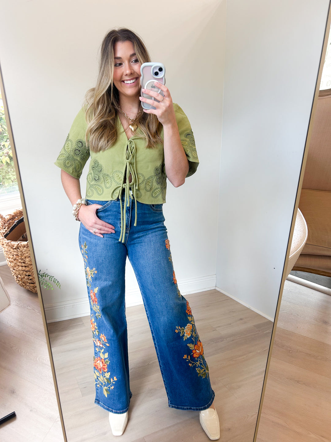 New York Embroidered Jean