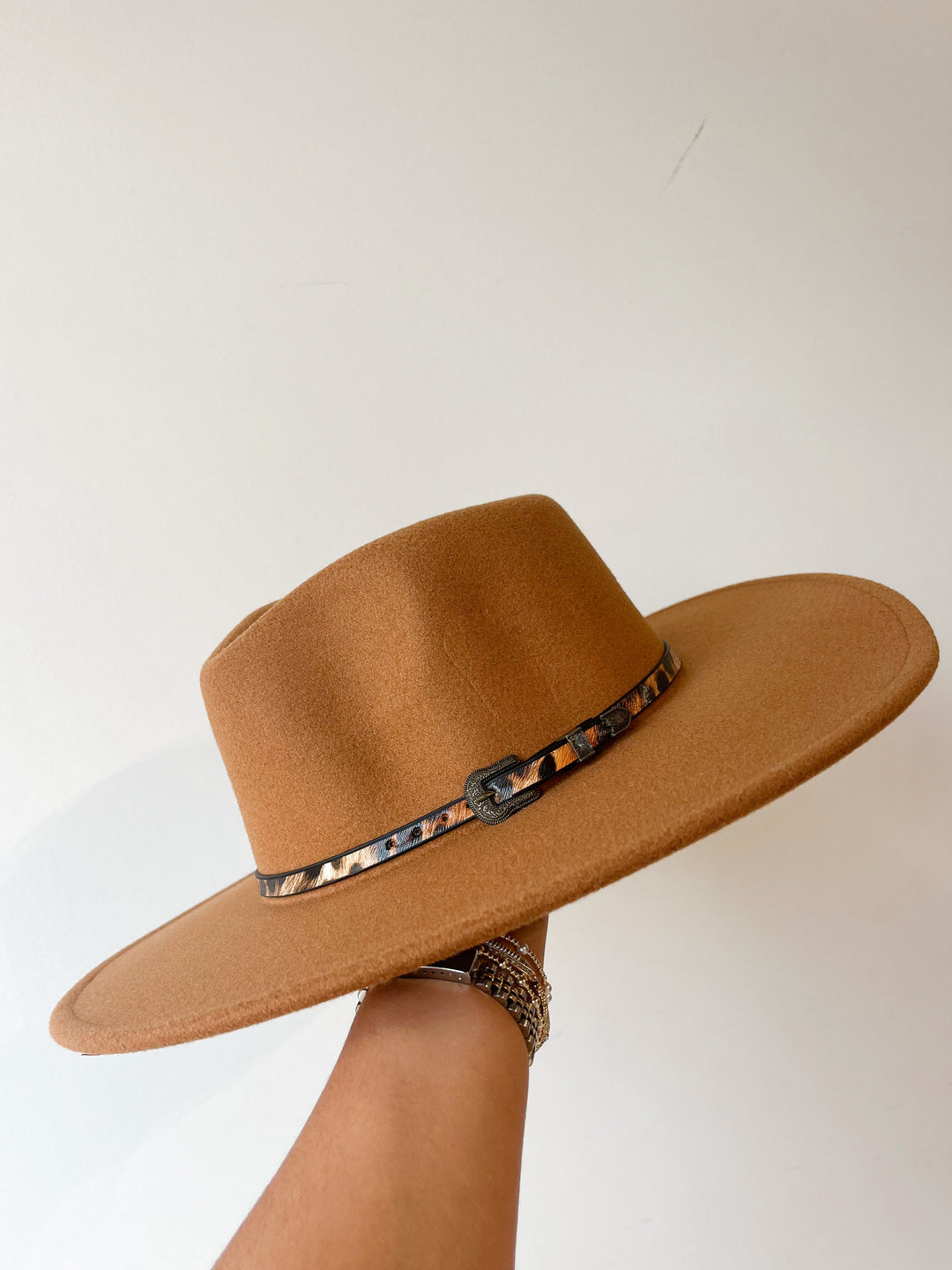 Leopard Strap w/Buckle Teardrop Fedora Camel