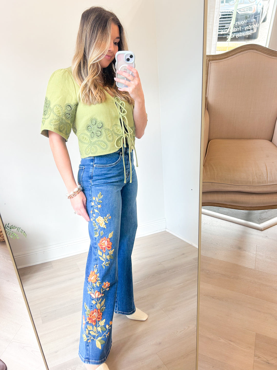 New York Embroidered Jean