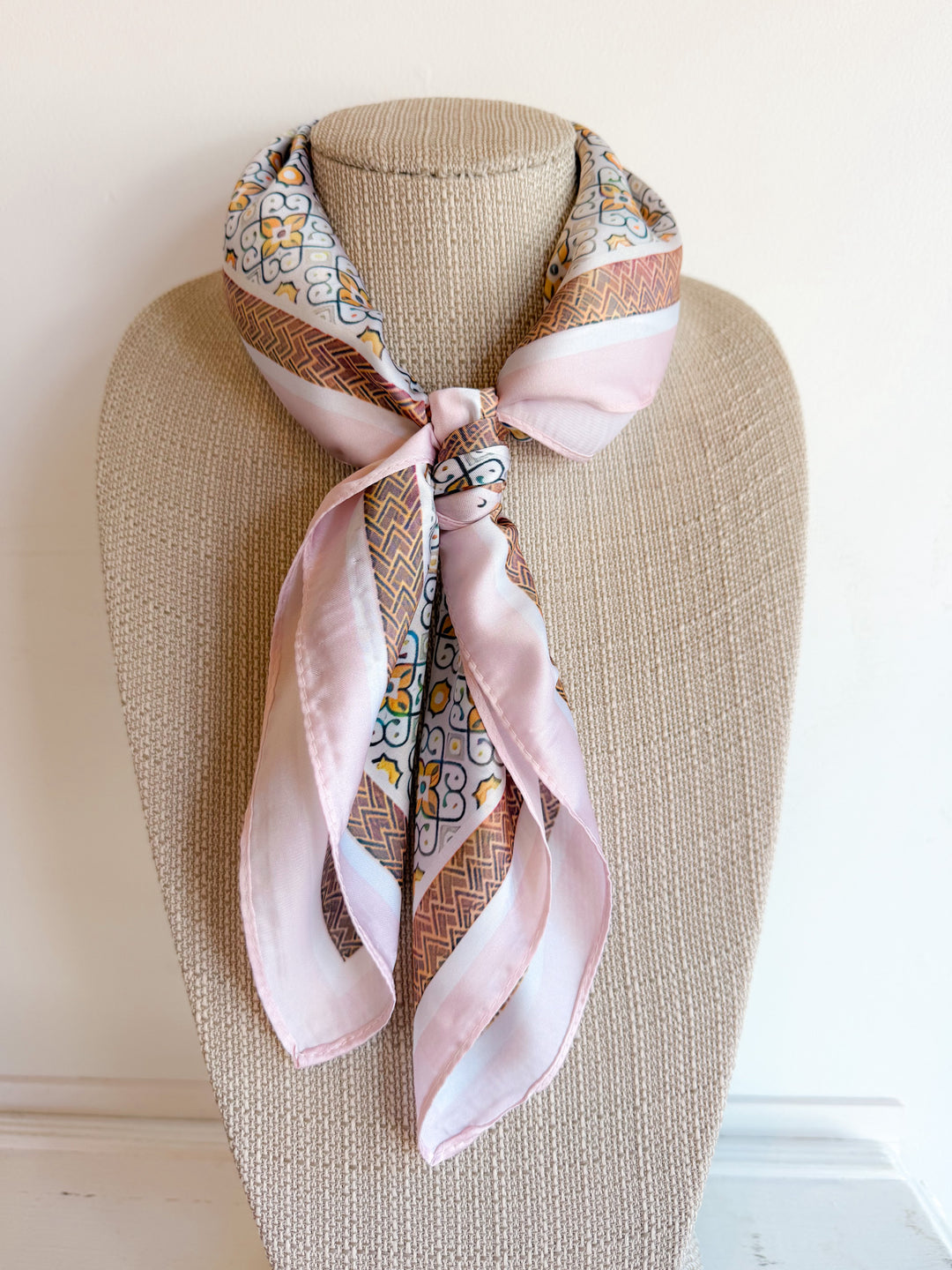 Halley Scarf Square Shaped Pink