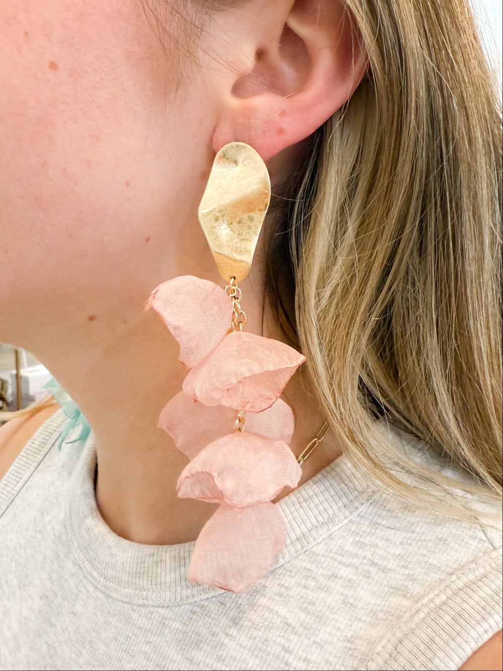 Emily Petal Earrings Pink