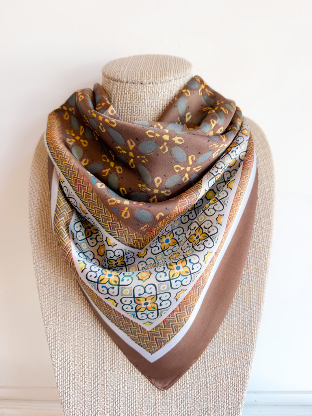 Halley Scarf Square Shaped Brown