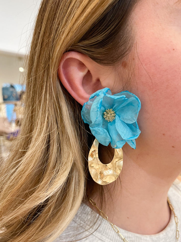 Ari Flower Earring Light Blue