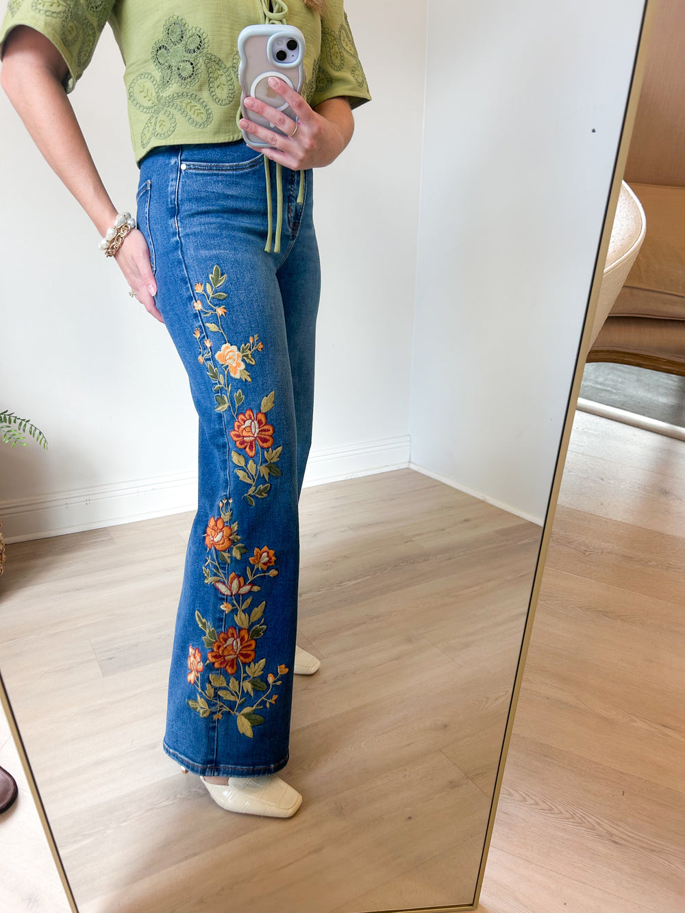 New York Embroidered Jean