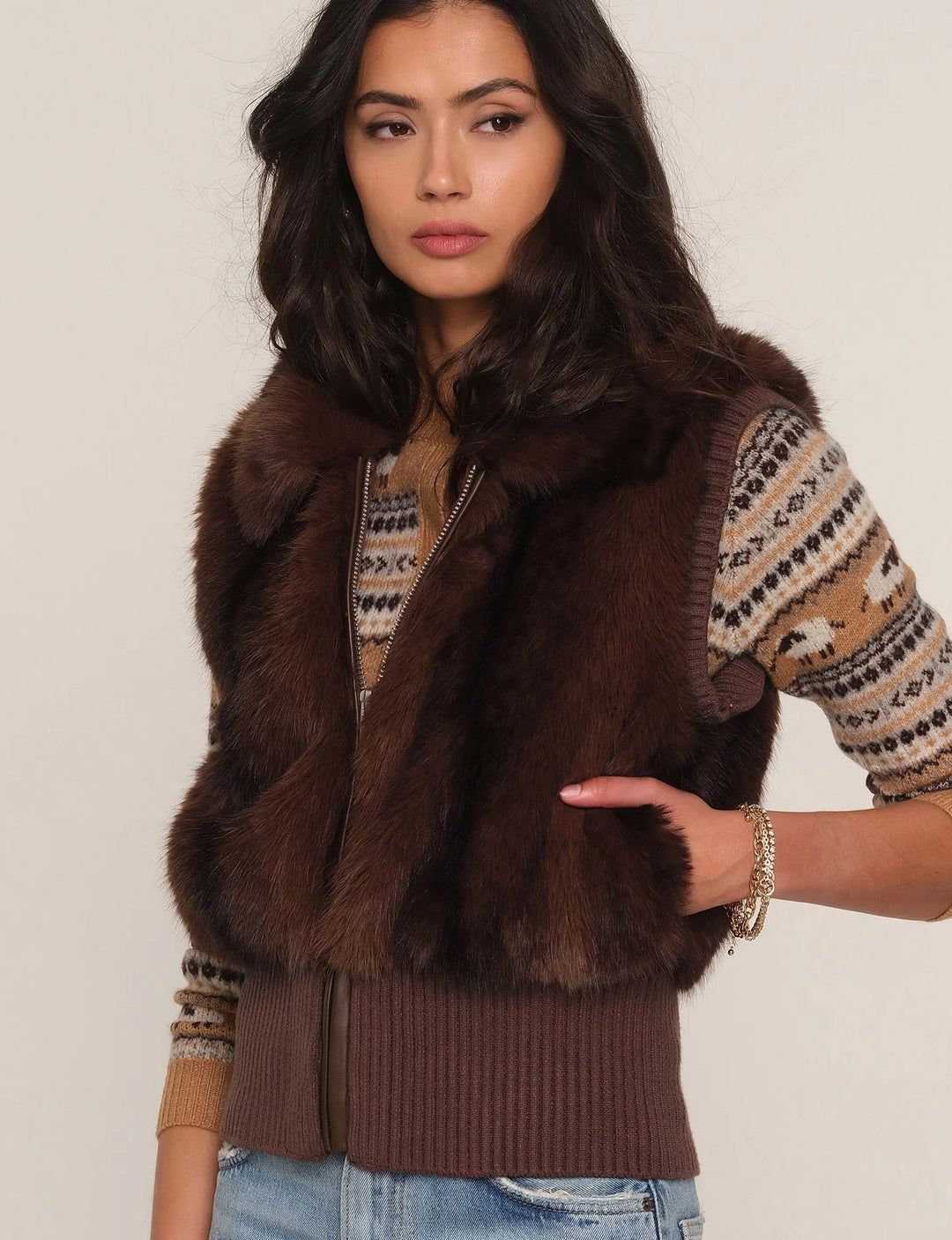 Arya Vest Walnut