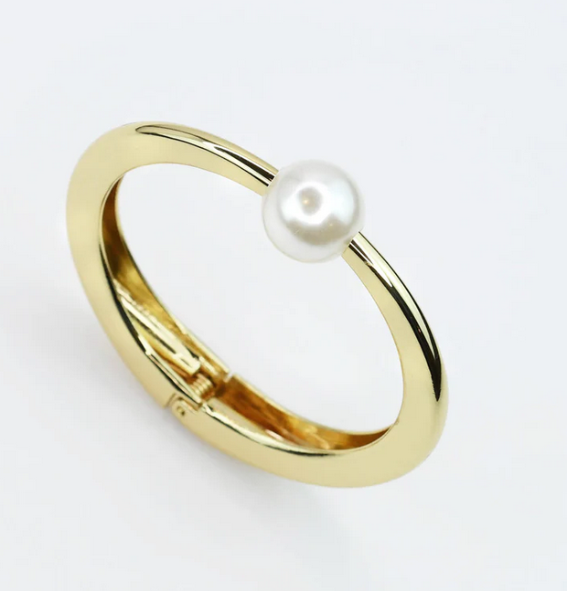 Halo Single Pearl Bangle