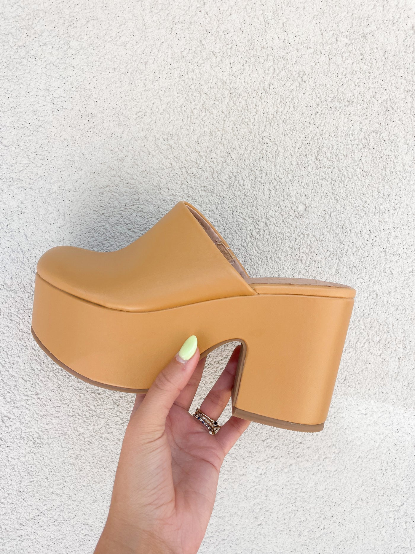 Isolda Clog